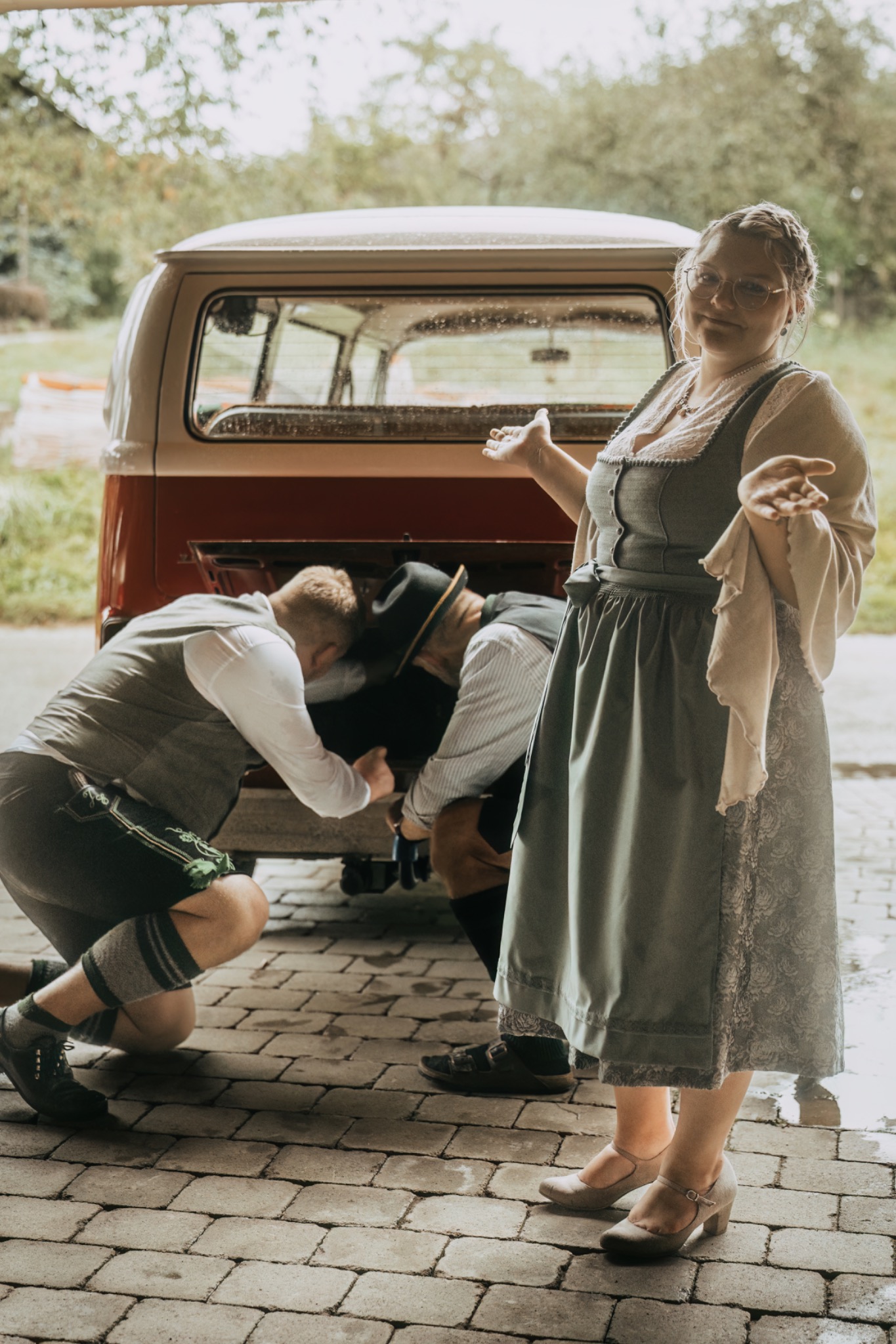 Humorvoller Moment bei einer bayerischen Hochzeit