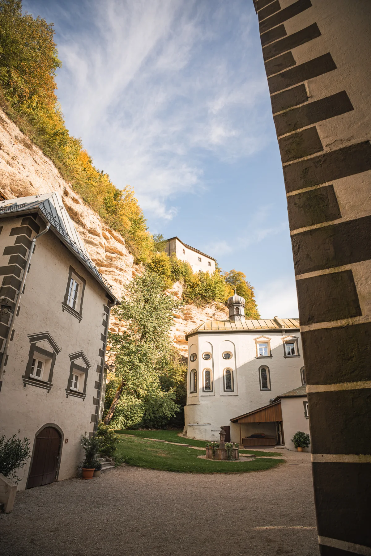 Innenhof bei der Höhlenburg Stein an der Traun