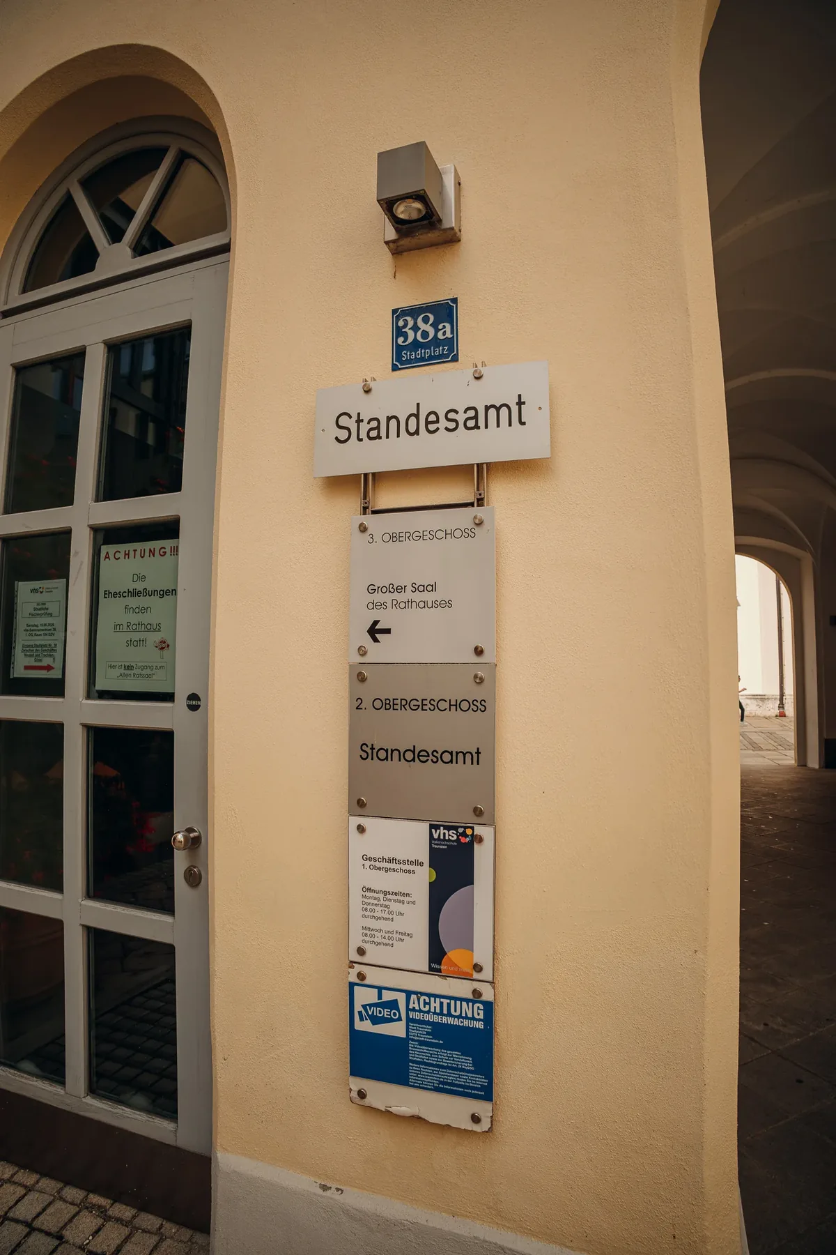 Eingang zum Standesamt Traunstein am Stadtplatz 38a