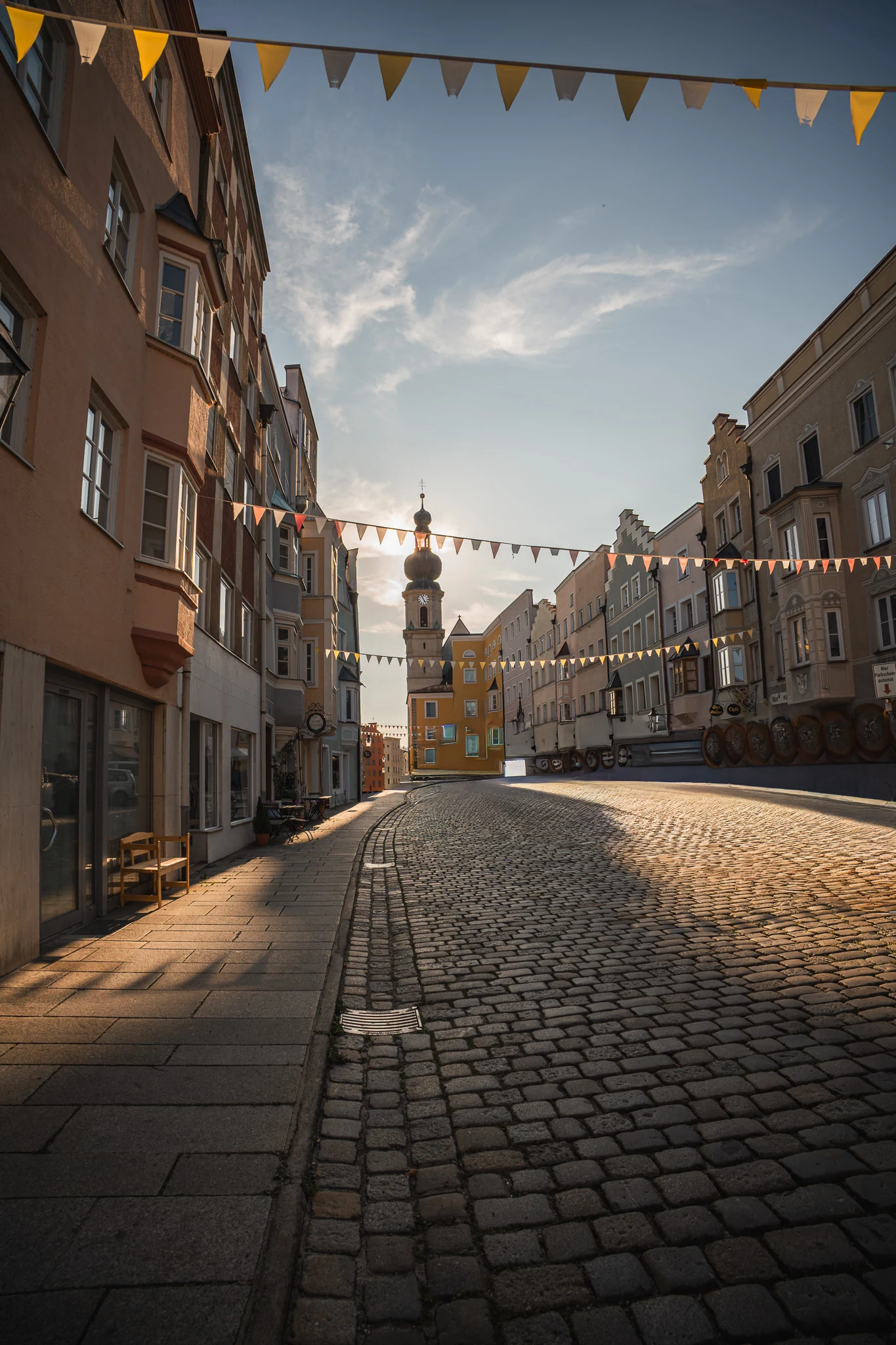 Historische Altstadt von Trostberg mit Blick Richtung Stadtpfarrkirche St. Andreas