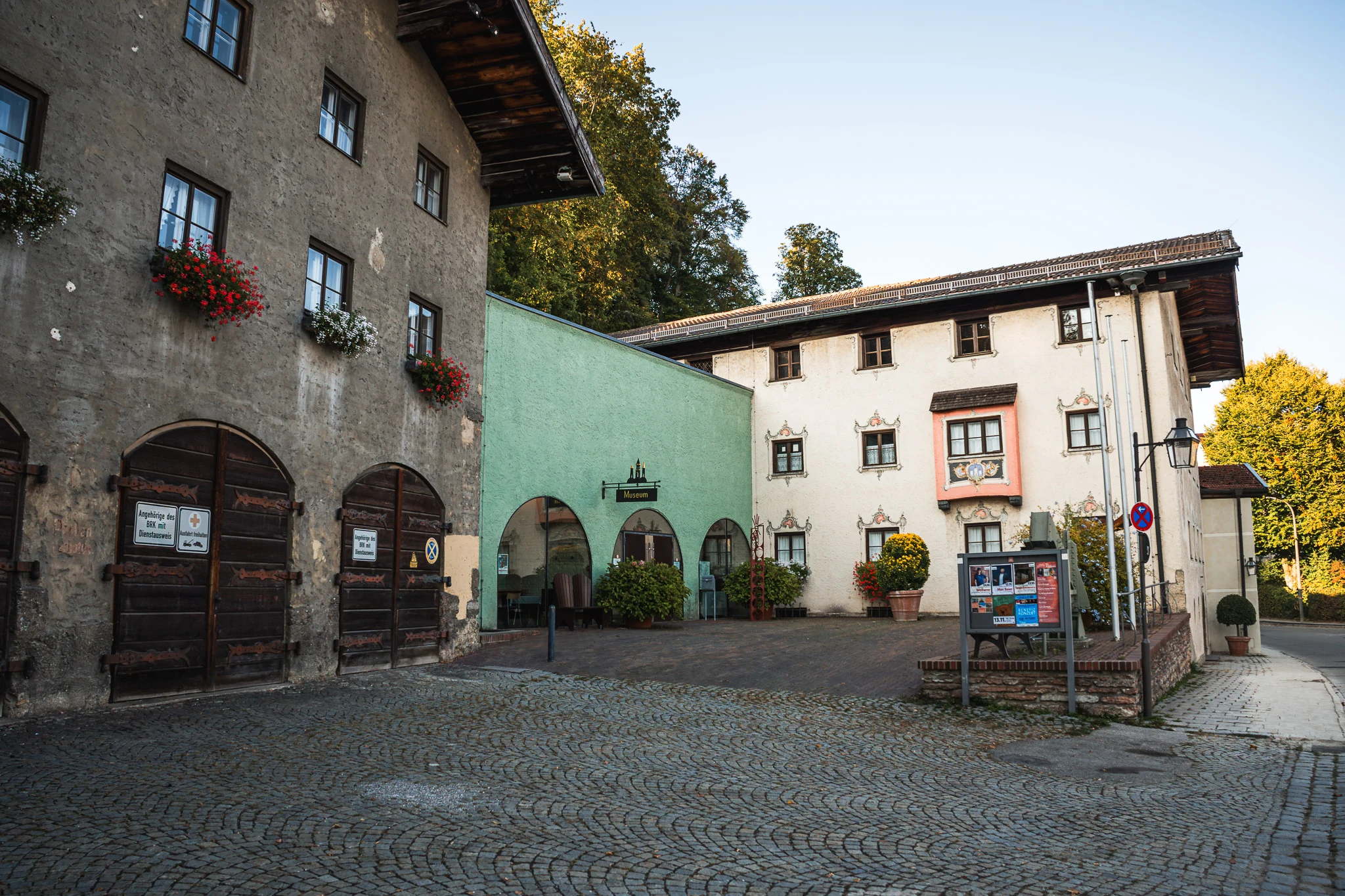 Historische Häuser in Trostberg als Kulisse rund um die Altstadt